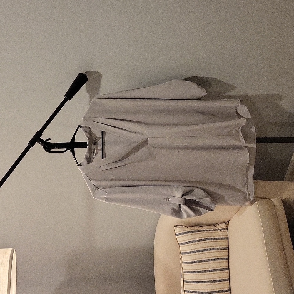 Gray v neck with buttoned sleeves